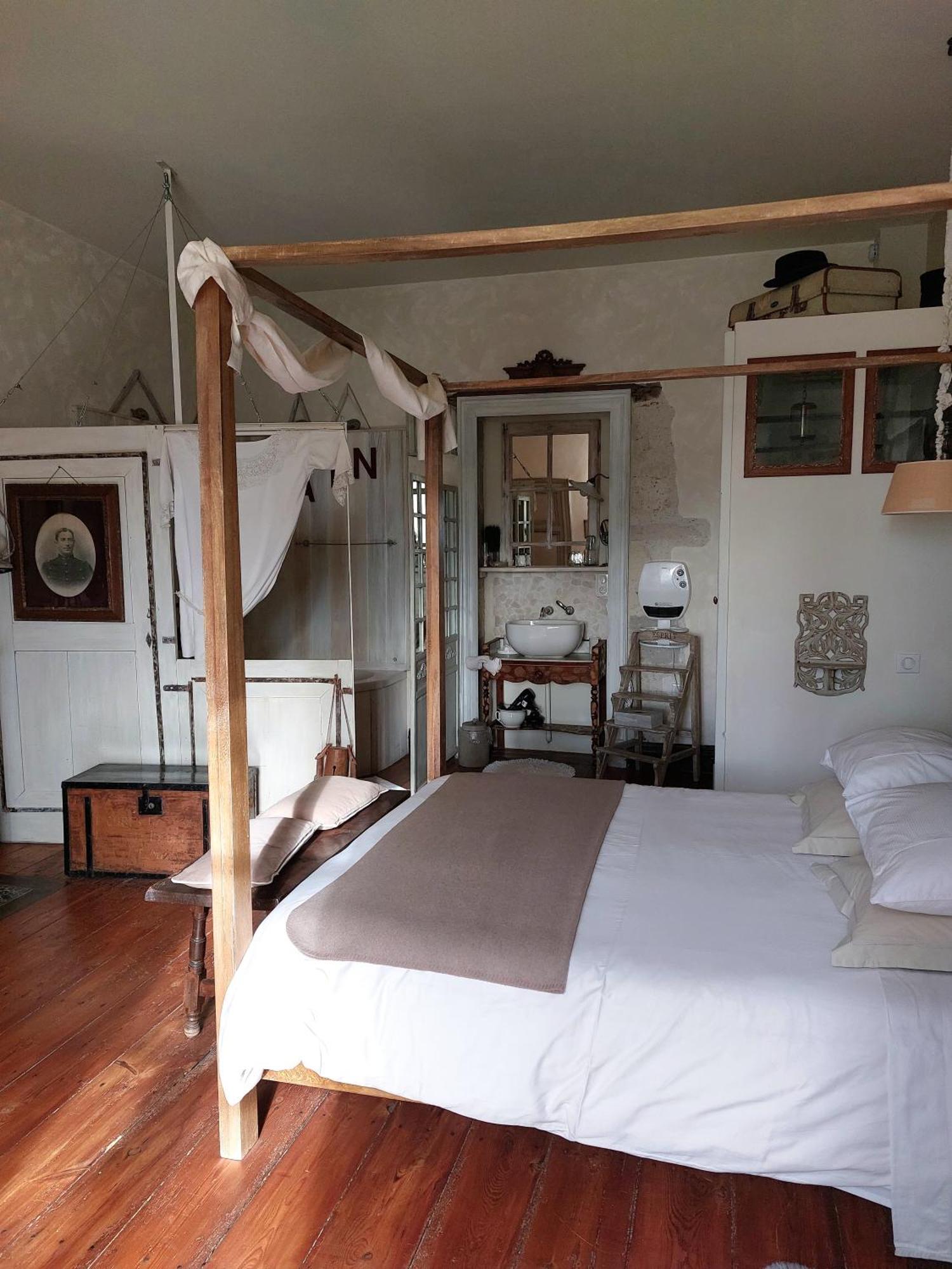 Au Bonheur d'Alphonse Bed and Breakfast Lusignan-Petit Eksteriør billede